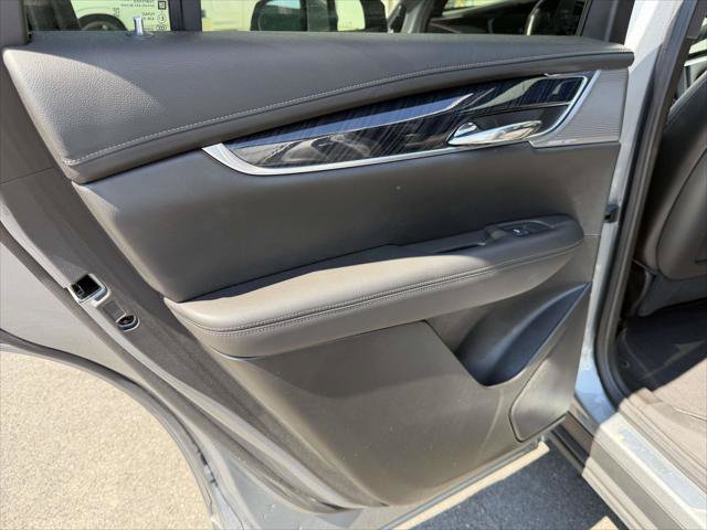 Used 2025 Cadillac XT6 Premium Luxury AWD/4WD image 14