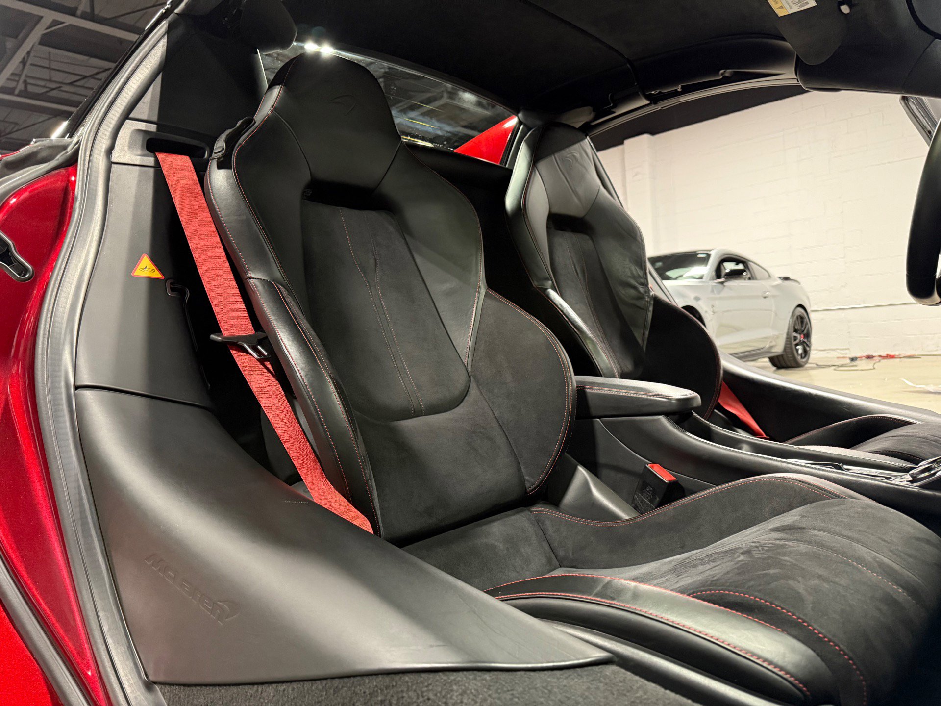 Used 2018 McLaren 570S Spider image 44