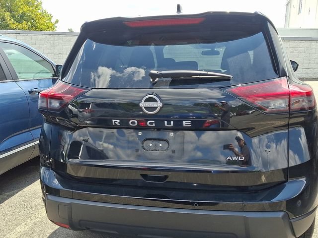Used 2025 Nissan Rogue SV AWD/4WD image 5