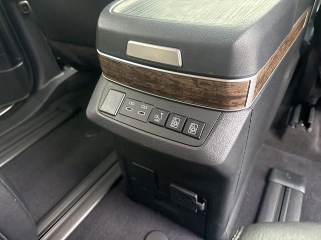 Used 2025 Toyota Sienna Platinum image 20