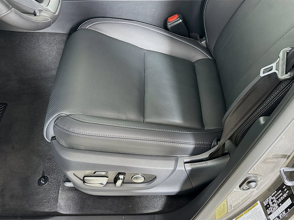 New 2026 Lexus LX 600 4WD w/ Luxury Package image 21
