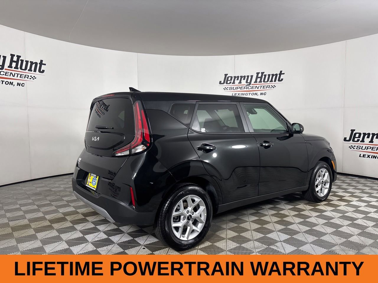 Used 2025 Kia Soul LX w/ LX Technology Package FWD image 5