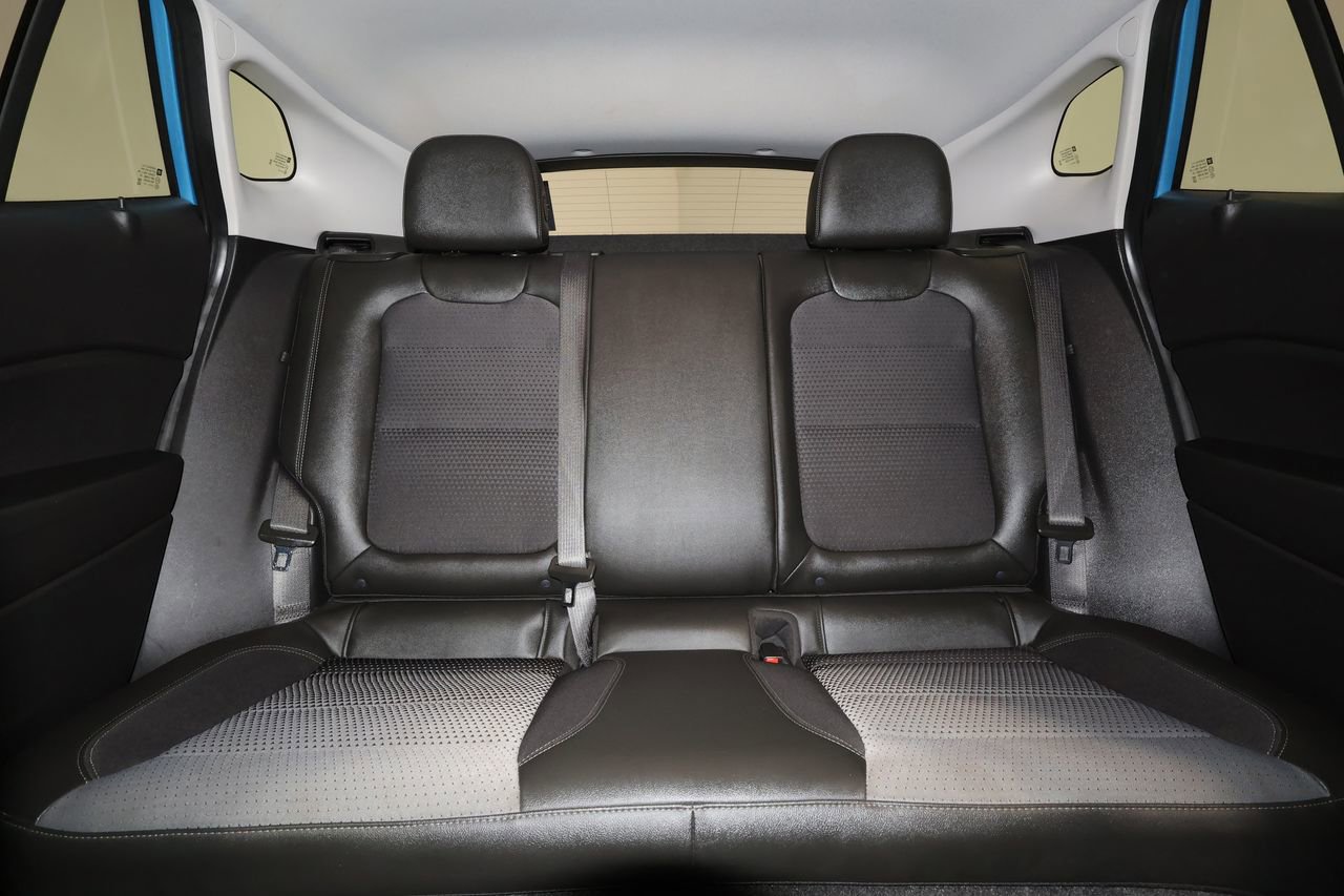 Certified 2025 Chevrolet Trax LT image 29