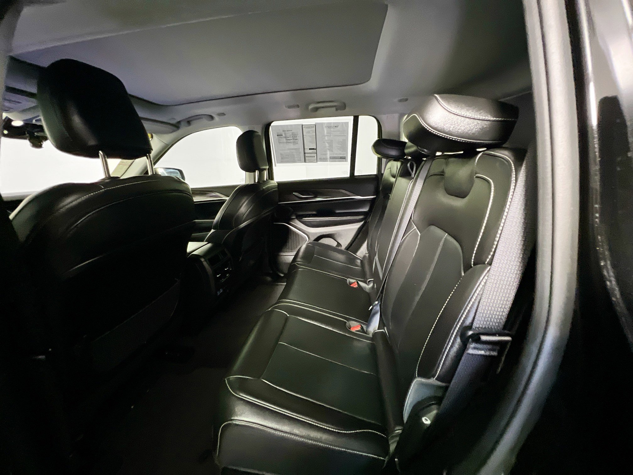 Used 2022 Jeep Grand Cherokee Limited 4xe image 29