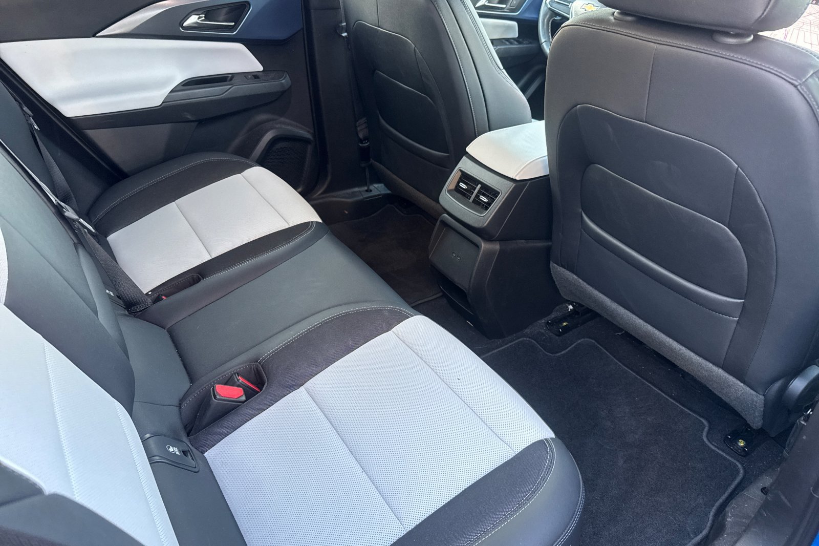 Used 2024 Chevrolet Equinox EV LT FWD image 19