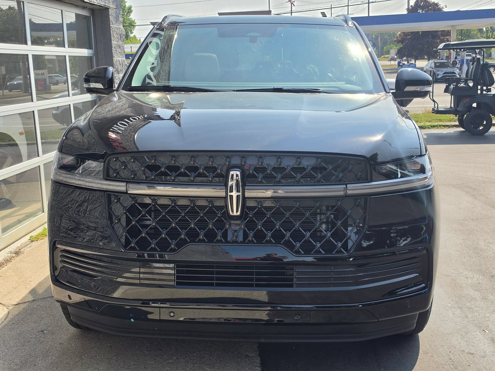 Used 2026 Lincoln Navigator L Reserve w/ Jet Appearance Package AWD/4WD image 2
