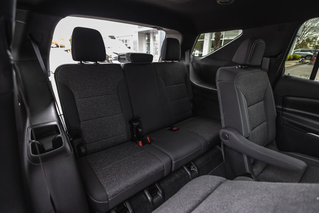 Used 2025 Chevrolet Traverse LT w/ Driver Confidence Package AWD/4WD image 36