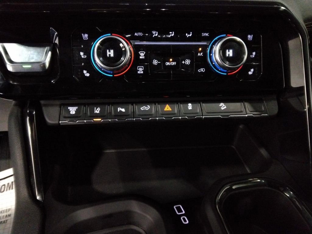 Used 2024 GMC Sierra 2500 AT4 w/ Technology Package image 18