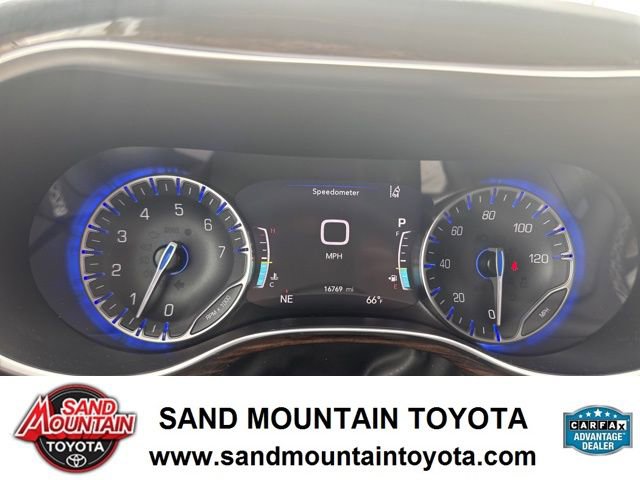 Used 2024 Chrysler Pacifica Limited image 17