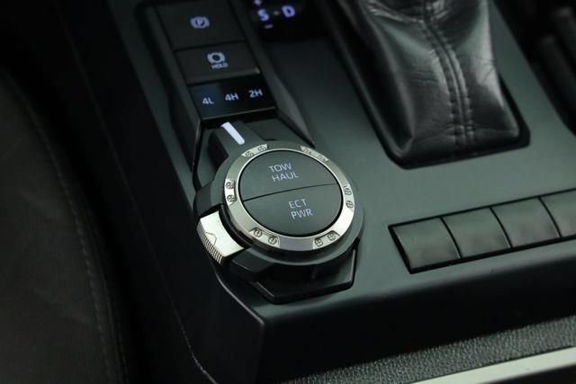 Used 2025 Toyota Tacoma SR5 AWD/4WD image 24