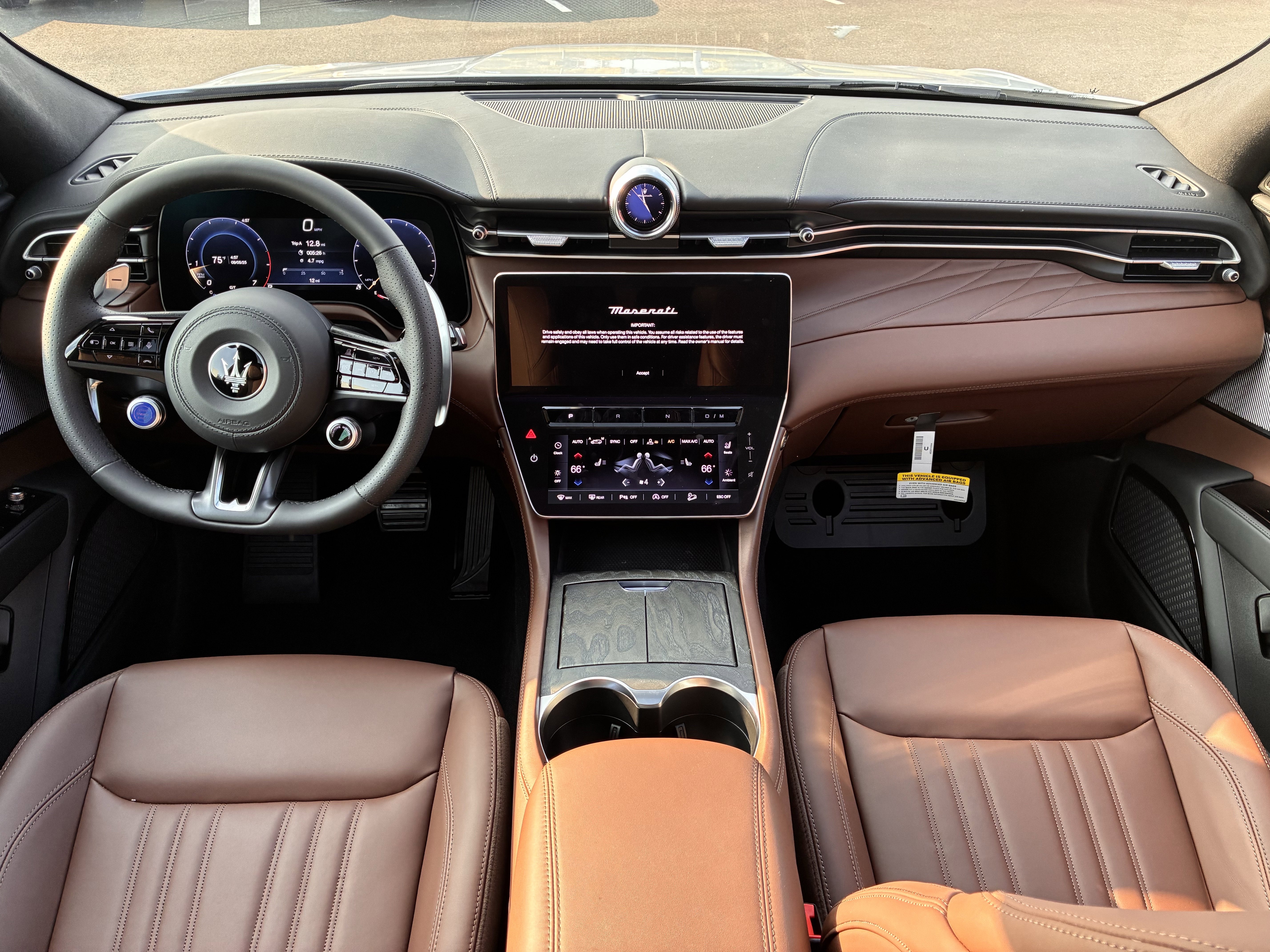New 2025 Maserati Grecale GT image 2