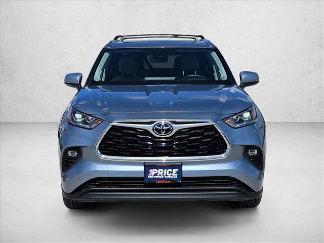 Used 2023 Toyota Highlander Limited FWD image 2
