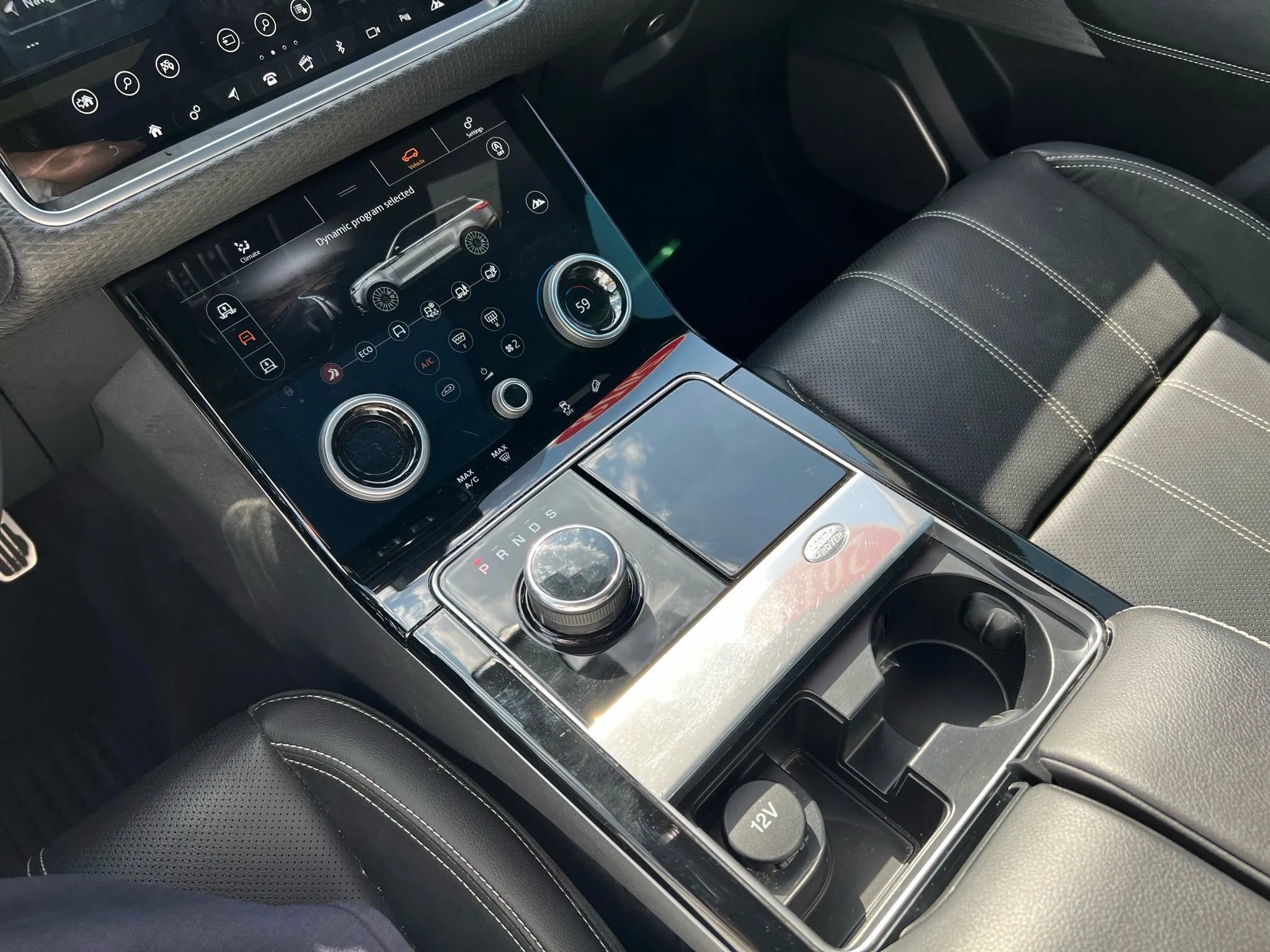 Used 2018 Land Rover Range Rover Velar R-Dynamic SE image 14