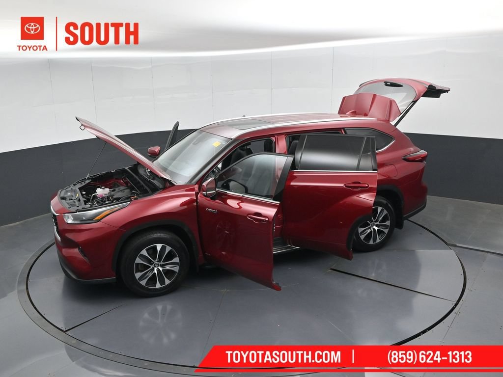 Used 2021 Toyota Highlander XLE AWD/4WD image 55