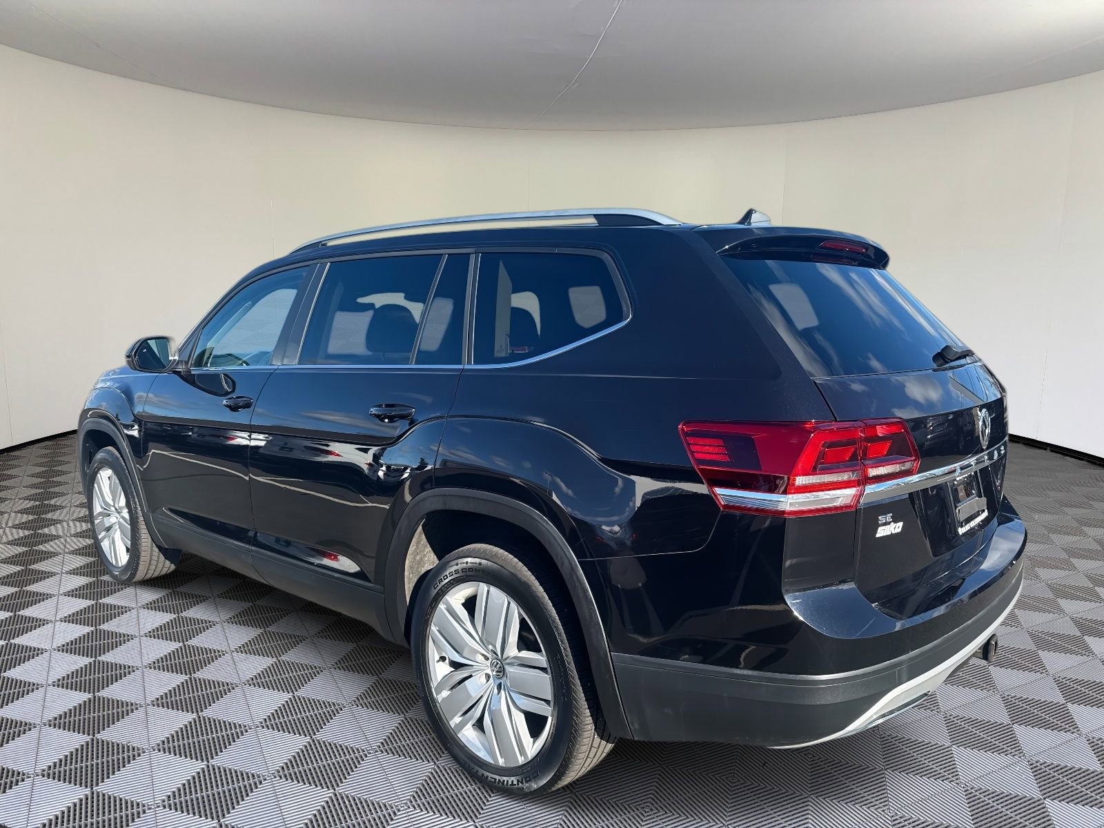 Used 2019 Volkswagen Atlas SE w/ Towing Package image 9