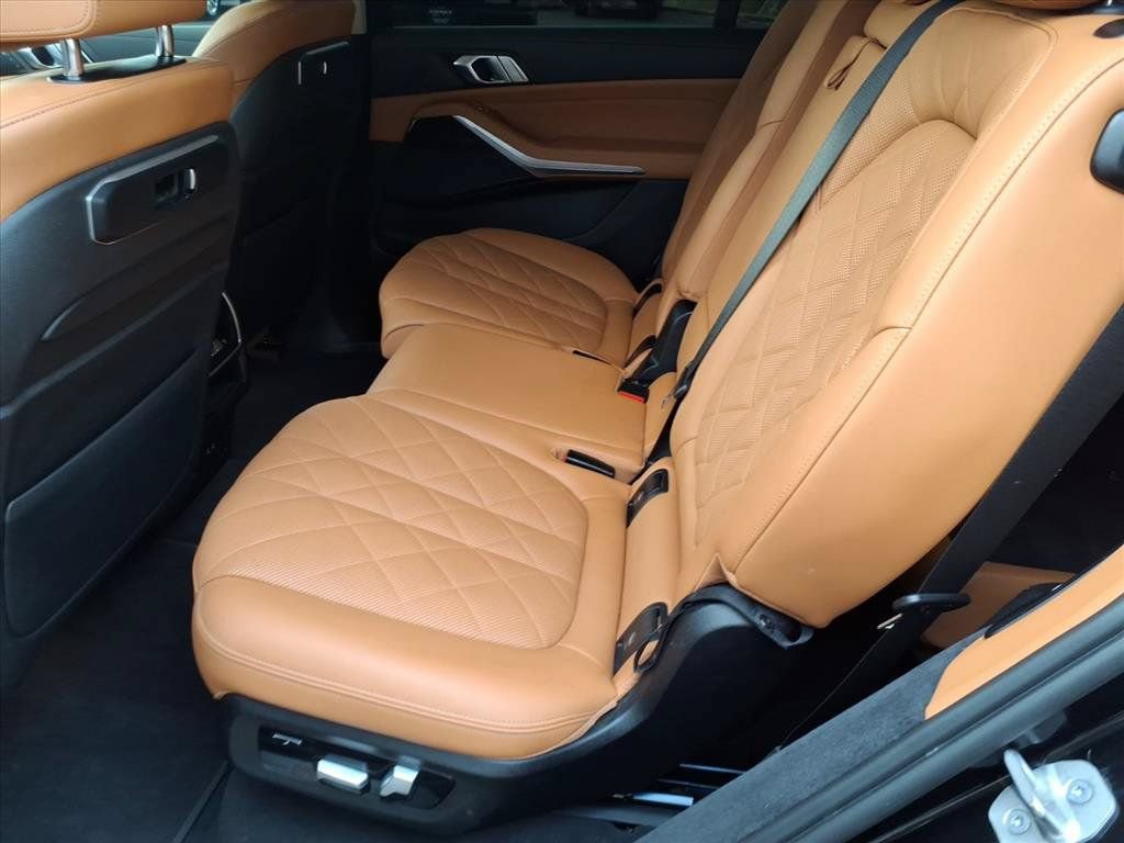 Used 2023 BMW X7 xDrive40i AWD/4WD image 12