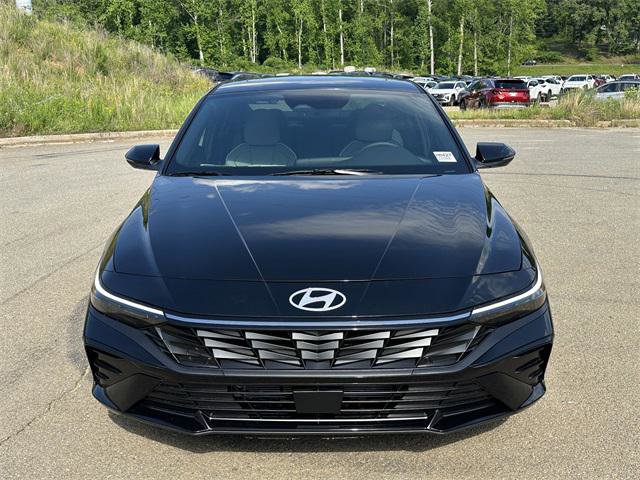 New 2025 Hyundai Elantra Limited image 8
