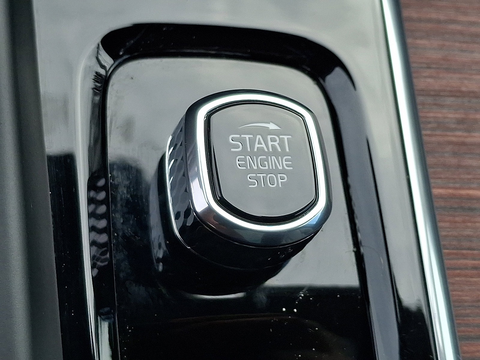 Certified 2023 Volvo XC60 B5 Plus w/ Climate Package image 23