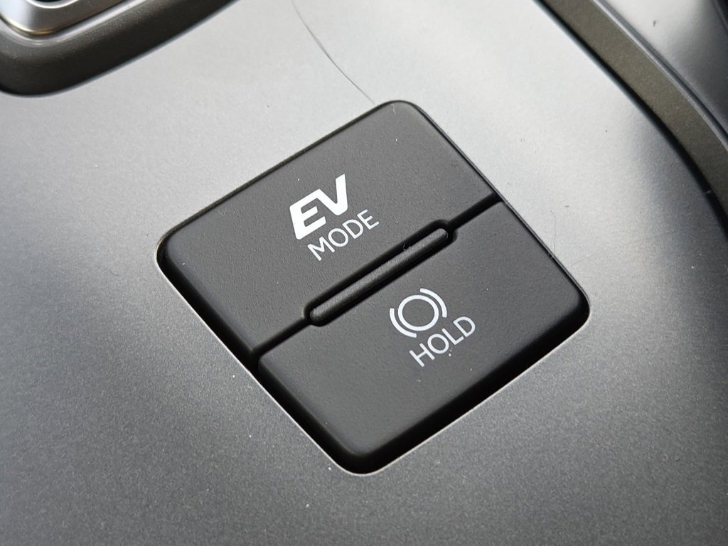 New 2025 Lexus UX 300h AWD image 18