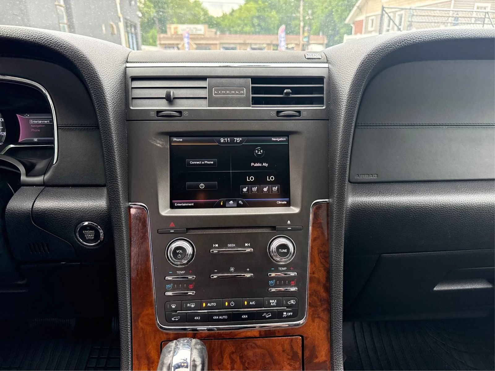 Used 2015 Lincoln Navigator 4WD image 14
