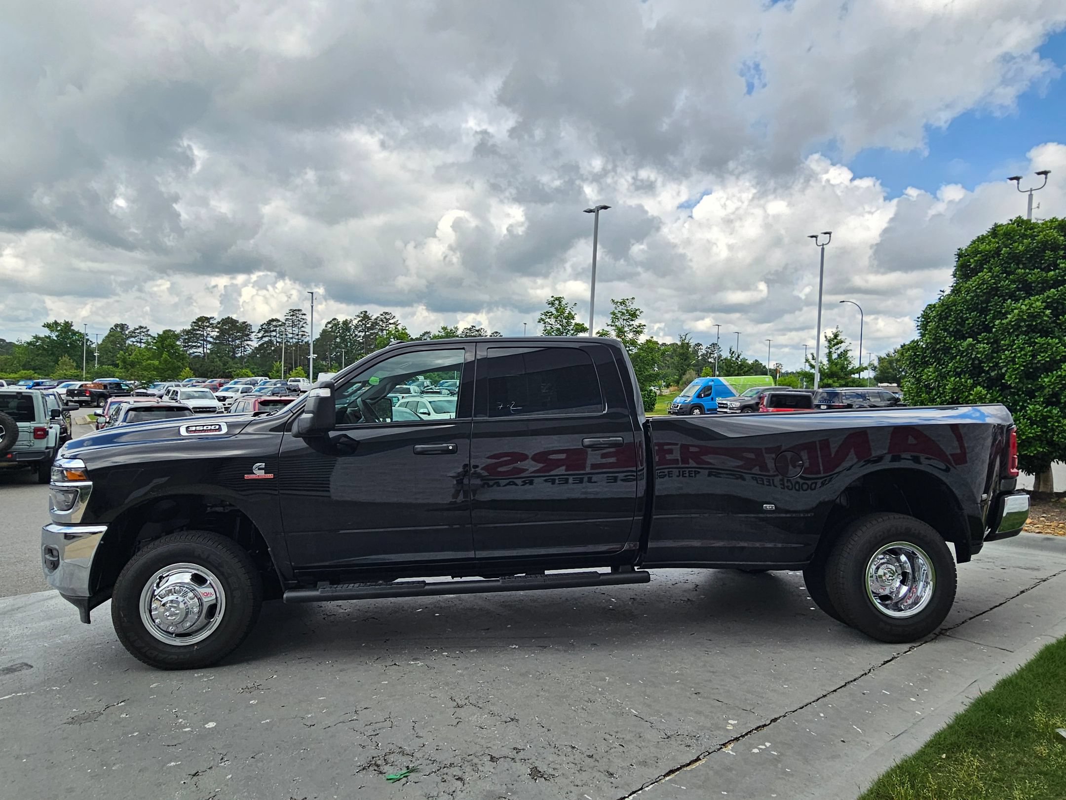 New 2026 RAM 3500 Tradesman AWD/4WD image 4