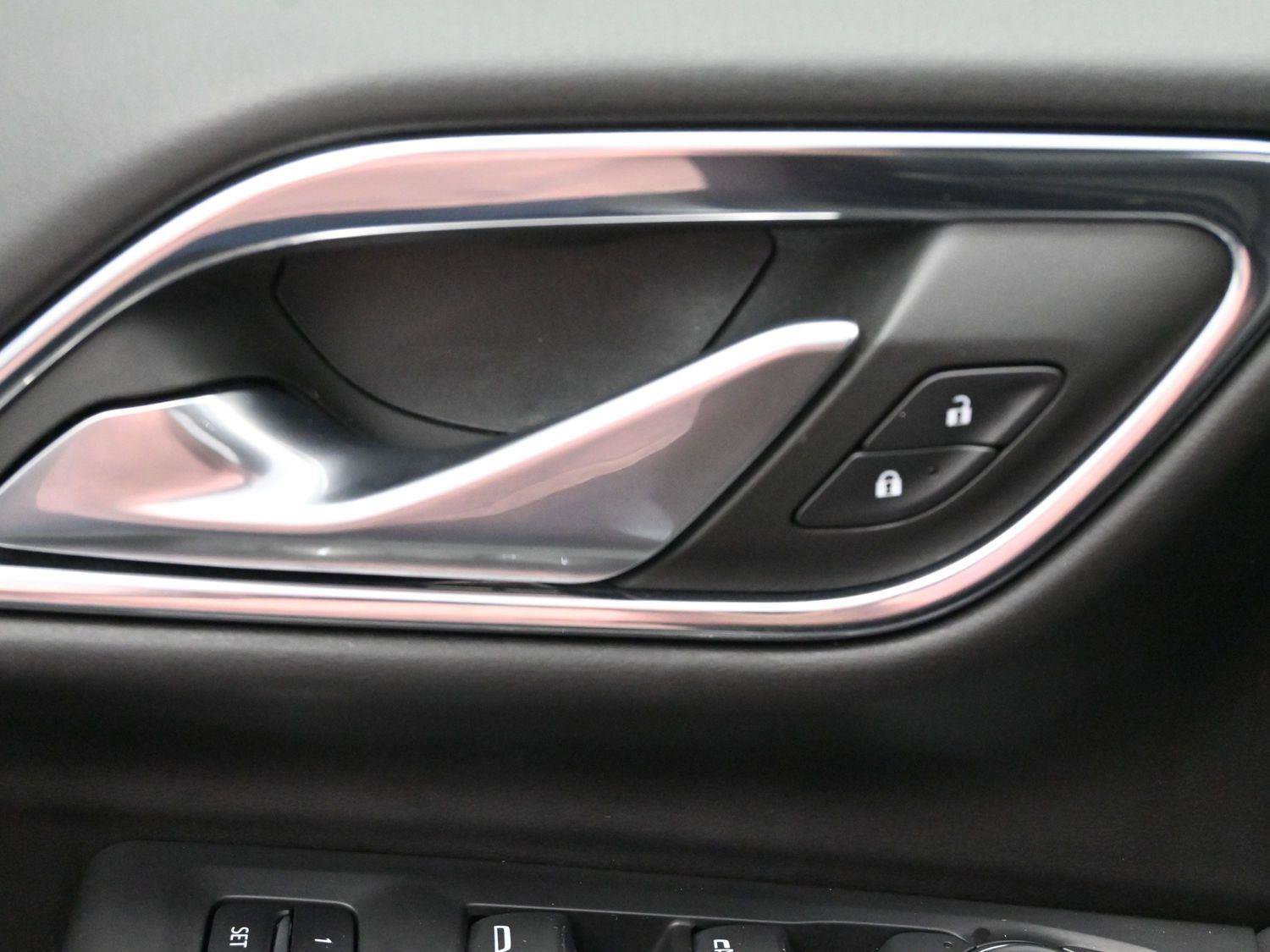 Used 2022 Chevrolet Suburban High Country image 15