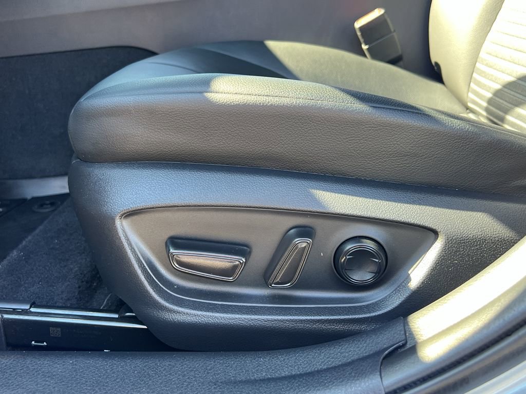Used 2020 Toyota Camry SE image 16