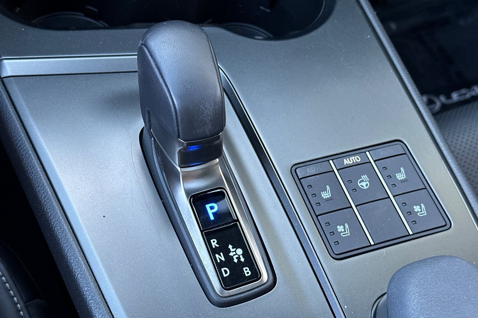 Used 2025 Lexus UX 300h FWD w/ Accessory Package (Z2) image 19