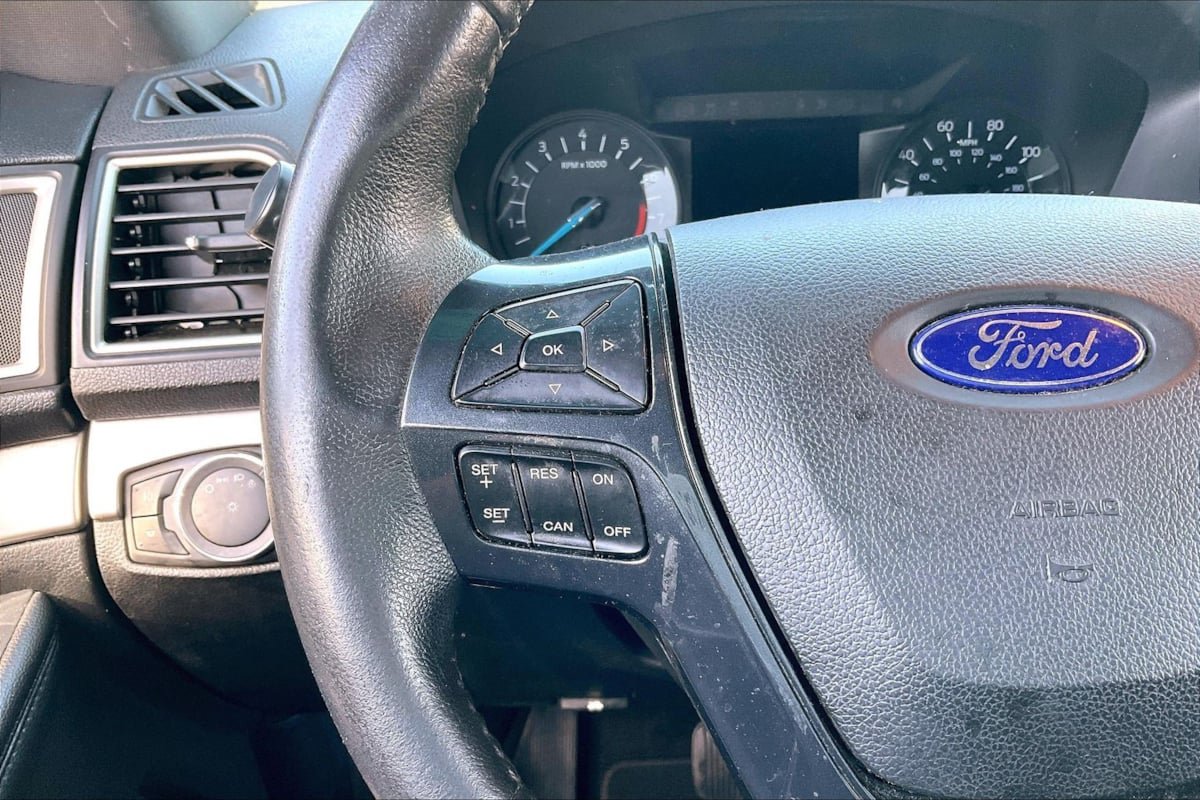 Used 2016 Ford Explorer XLT FWD image 18