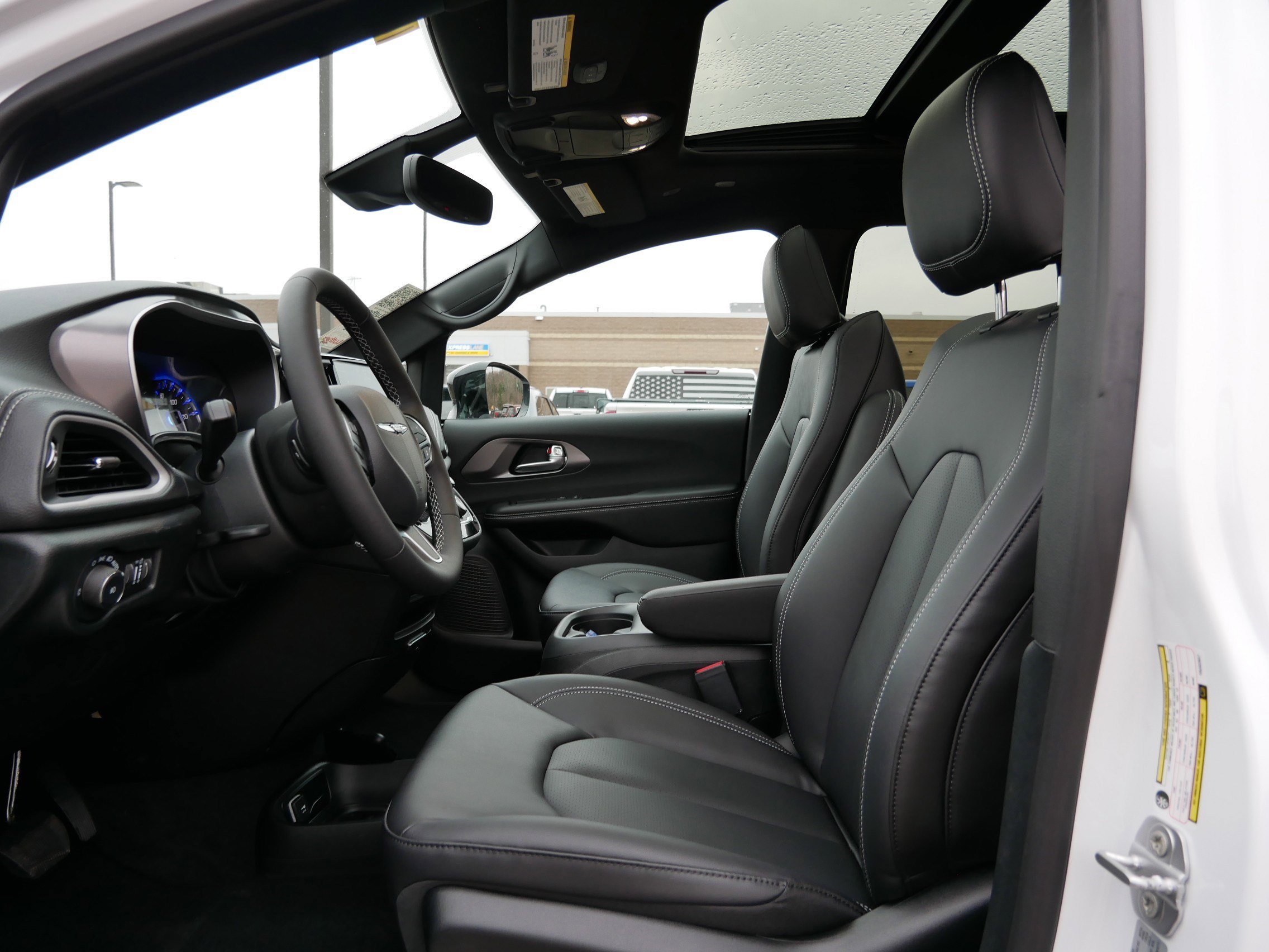 New 2026 Chrysler Pacifica Select image 6