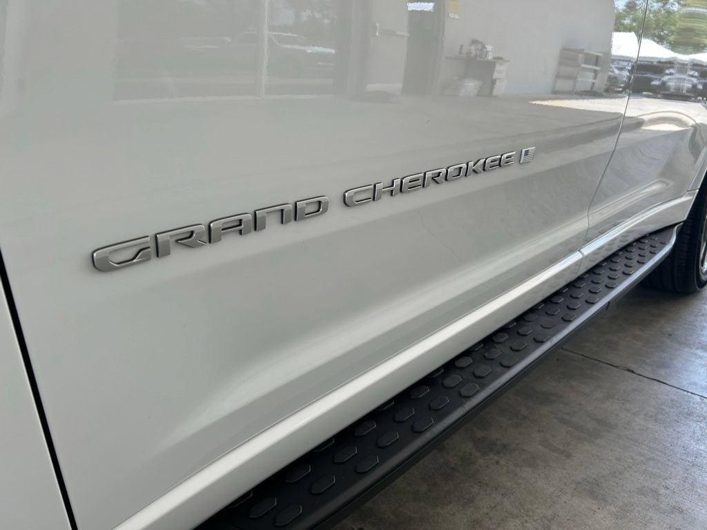 Used 2025 Jeep Grand Cherokee L Overland w/ Advanced Protech Group III AWD/4WD image 17