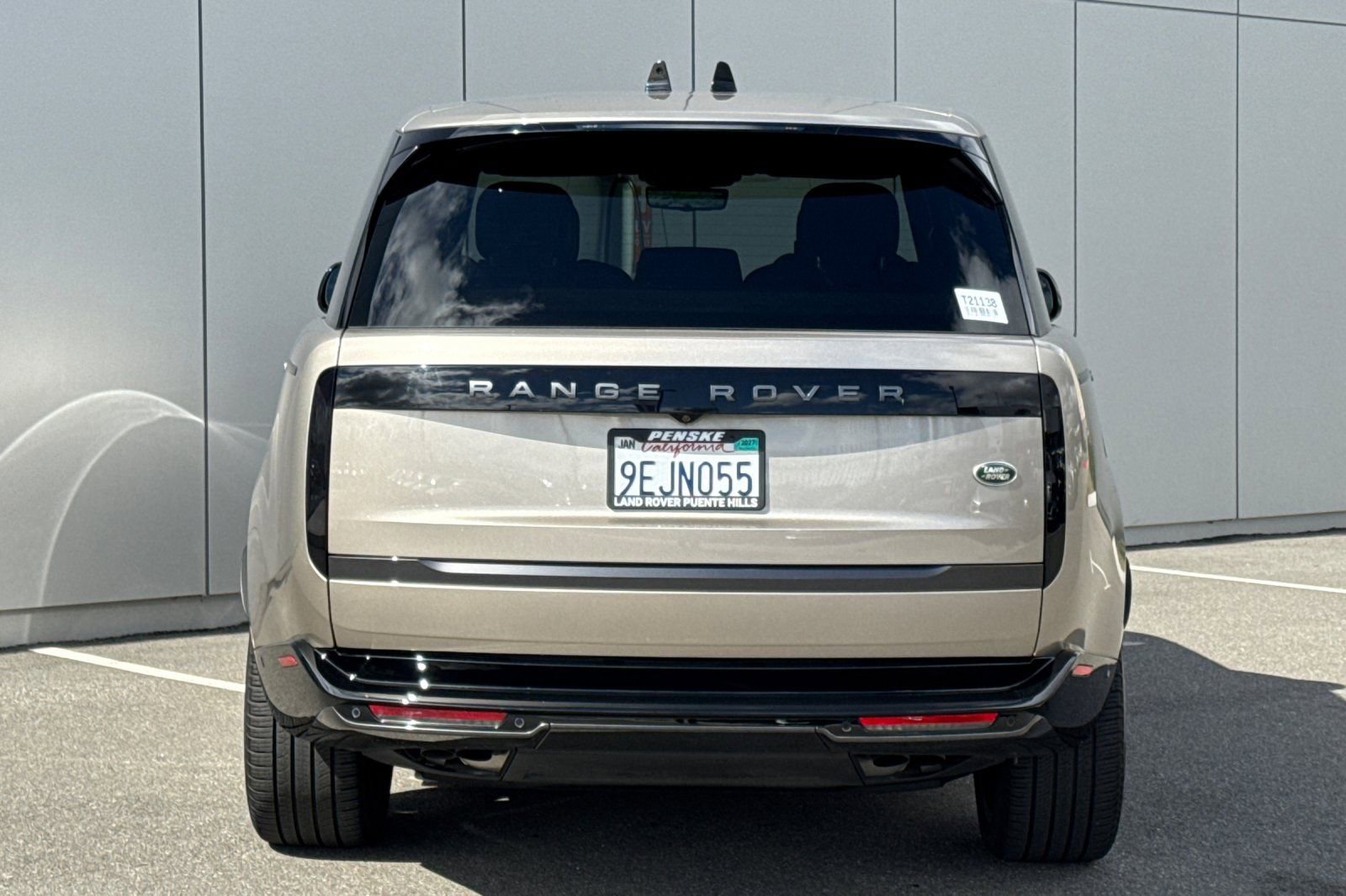 Used 2023 Land Rover Range Rover Autobiography image 4