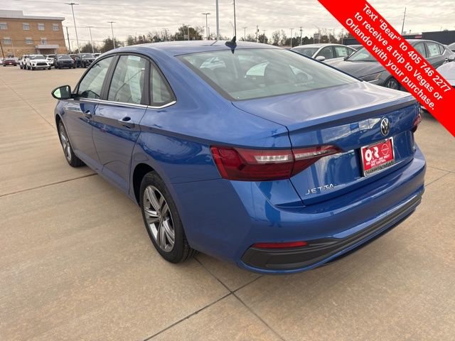 Used 2024 Volkswagen Jetta SE image 3