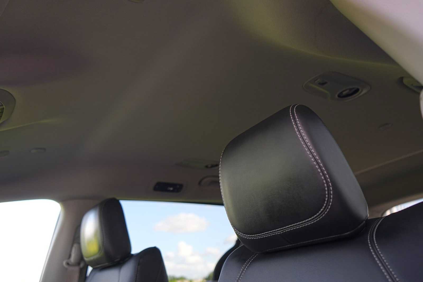 Used 2024 Chrysler Pacifica Limited FWD image 25