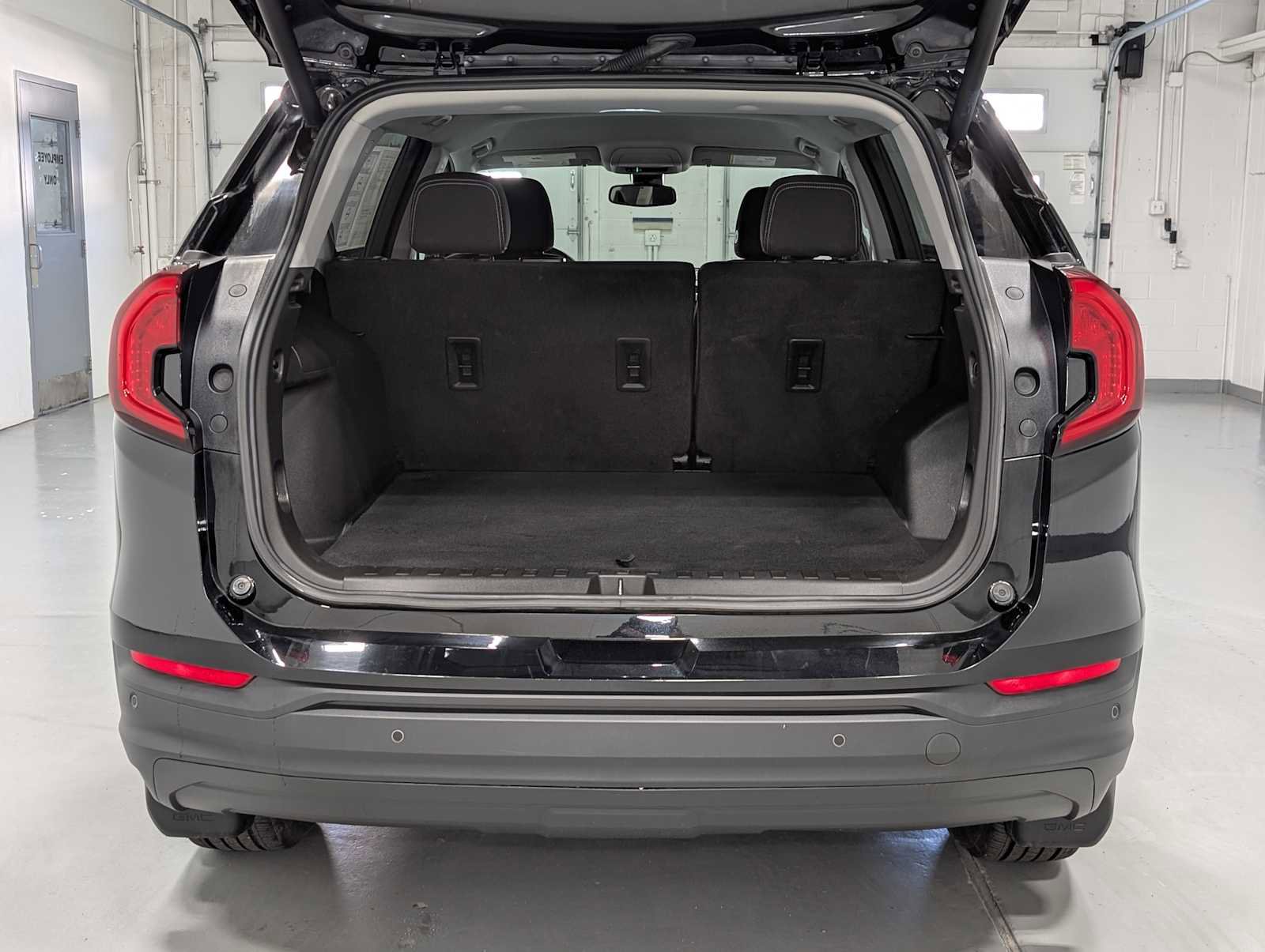 Used 2022 GMC Terrain SLE w/ Driver Convenience Package image 40