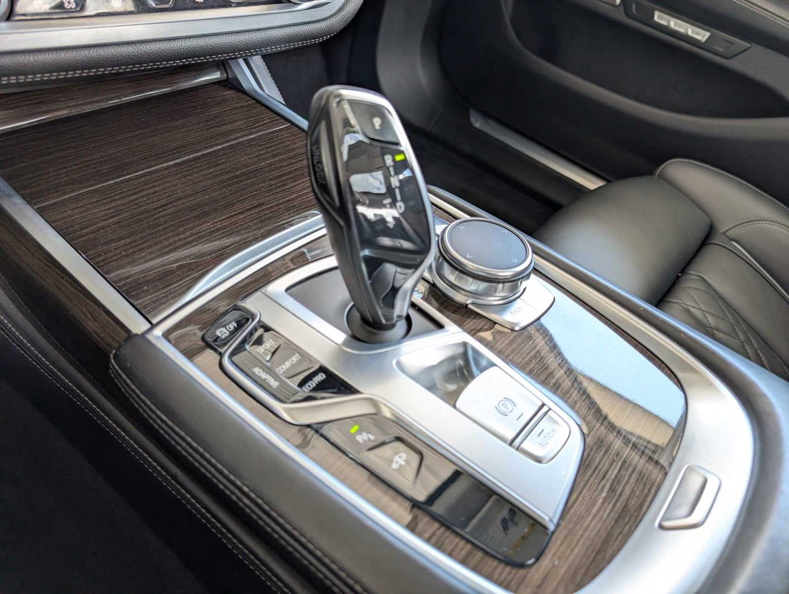 Used 2018 BMW 750i xDrive AWD/4WD image 26