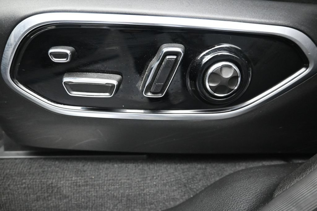 Used 2023 Jeep Grand Cherokee Overland w/ Luxury Tech Group IV RWD image 11