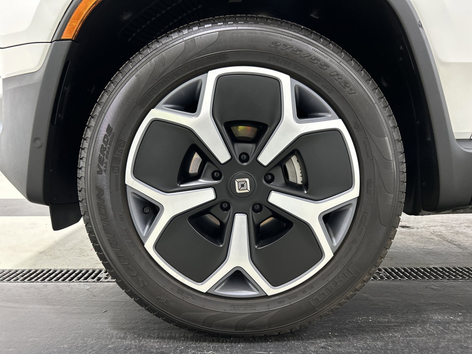 Used 2024 Rivian R1S Adventure AWD/4WD image 9