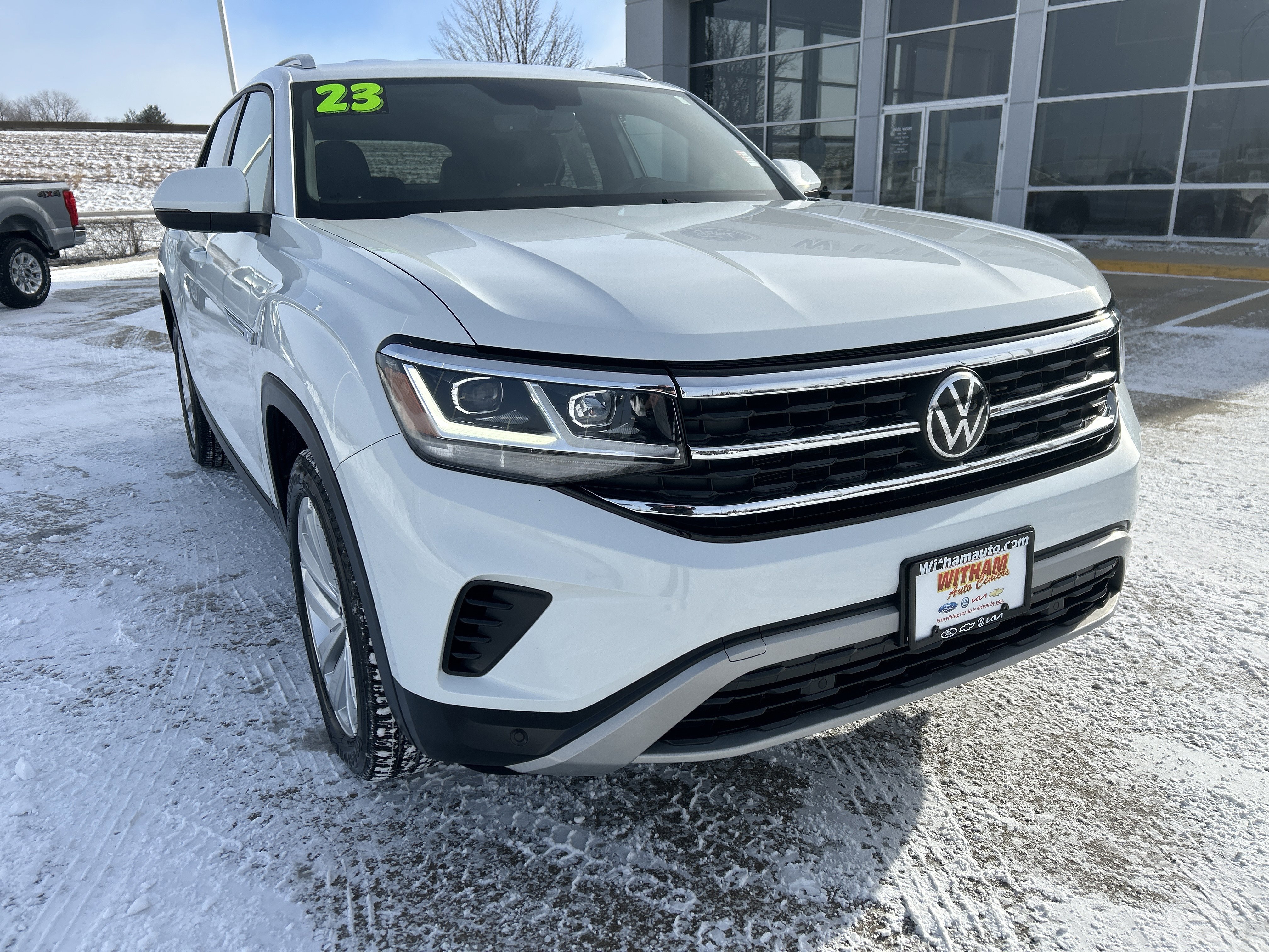 Used 2023 Volkswagen Atlas Cross Sport SE image 2