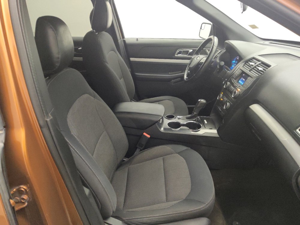 Used 2017 Ford Explorer XLT image 21