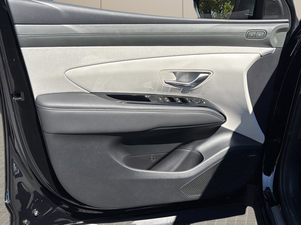 Certified 2025 Hyundai Tucson Limited image 16