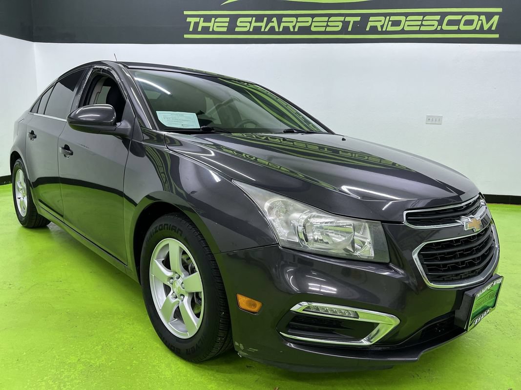 Used 2016 Chevrolet Cruze LT w/ Technology Package FWD image 2