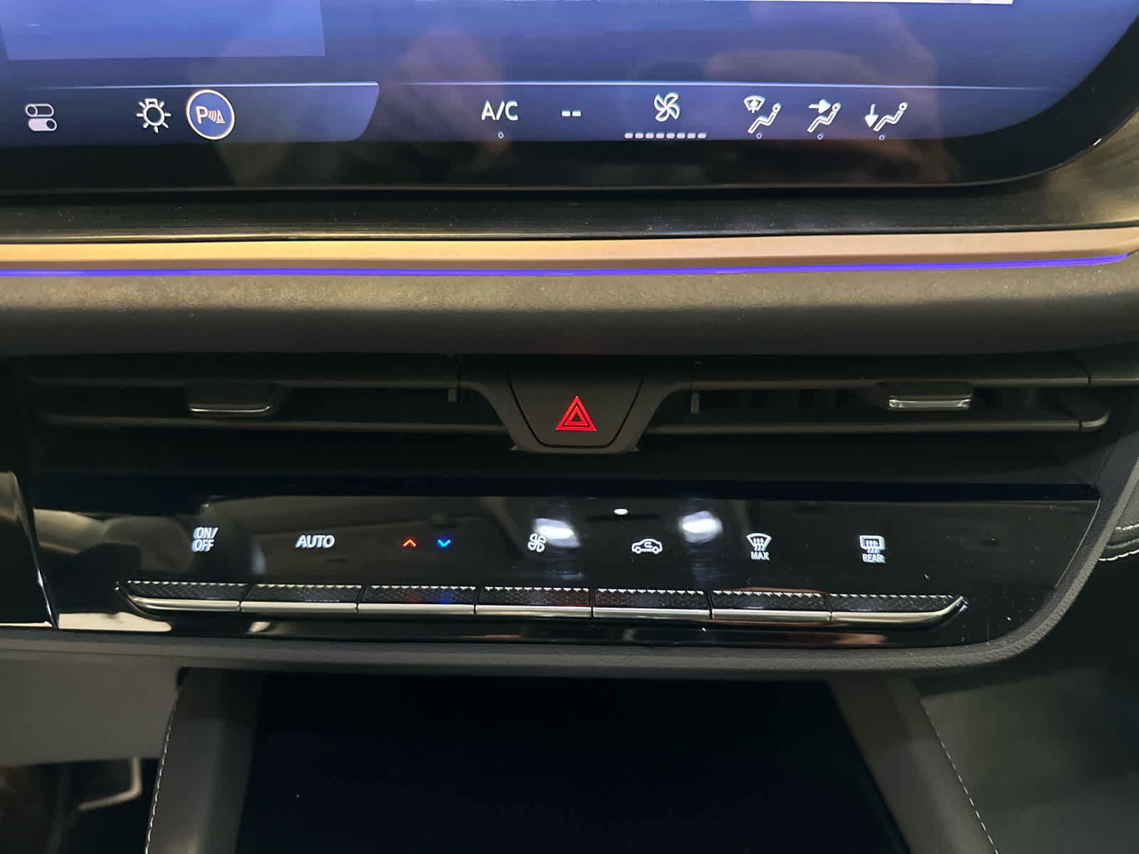 Certified 2025 Buick Envision Sport Touring image 32