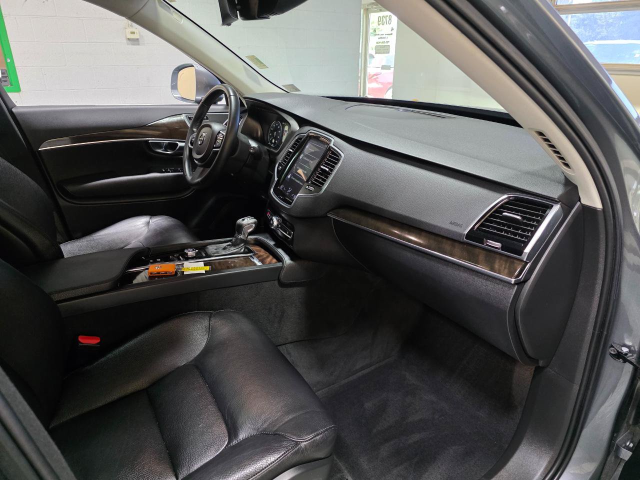 Used 2018 Volvo XC90 T6 Momentum w/ Convenience Package AWD/4WD image 26