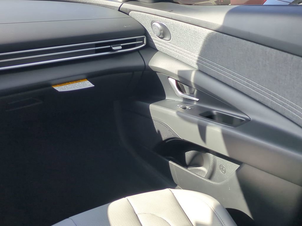 New 2026 Hyundai Elantra Limited image 18