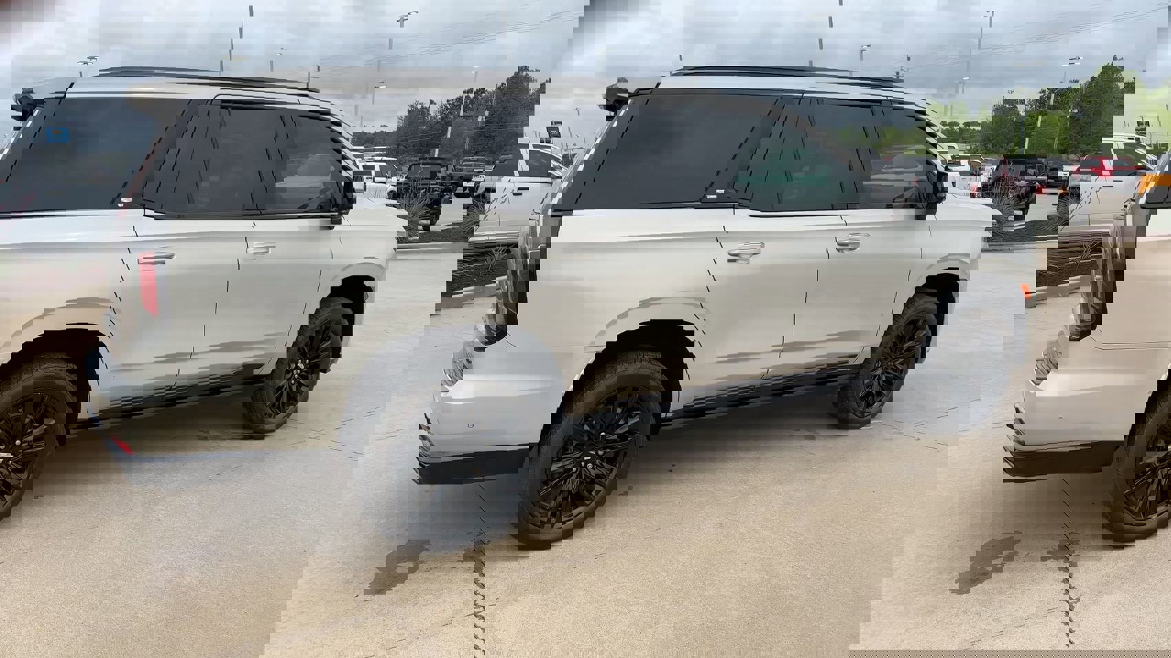 Used 2023 Cadillac Escalade Sport Platinum w/ LPO, ONYX Package image 9