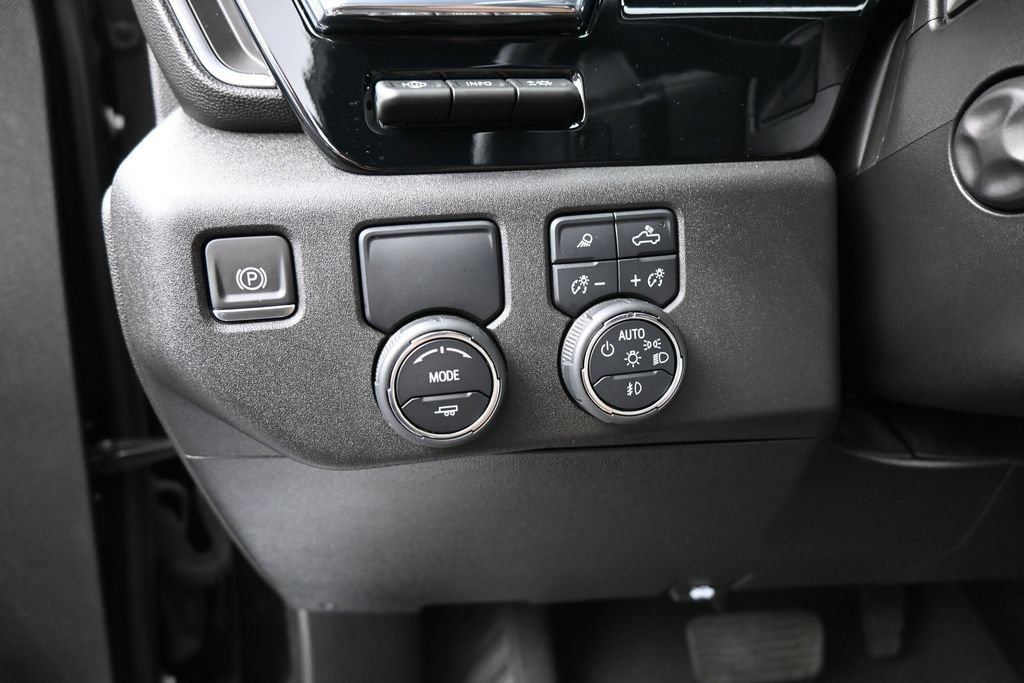 Used 2024 Chevrolet Silverado 1500 High Country w/ Technology Package RWD image 12