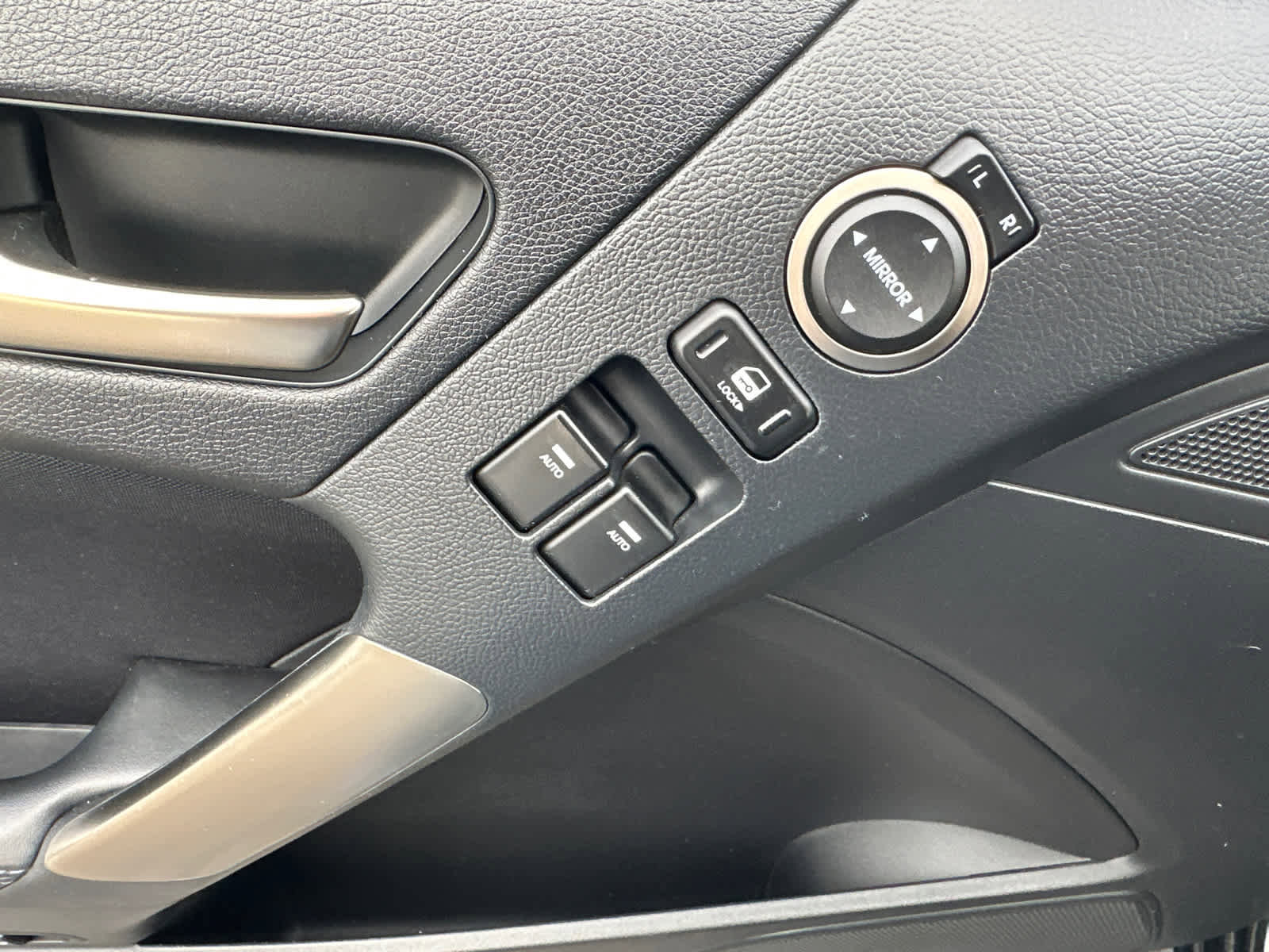 Used 2013 Hyundai Genesis 2.0T image 27