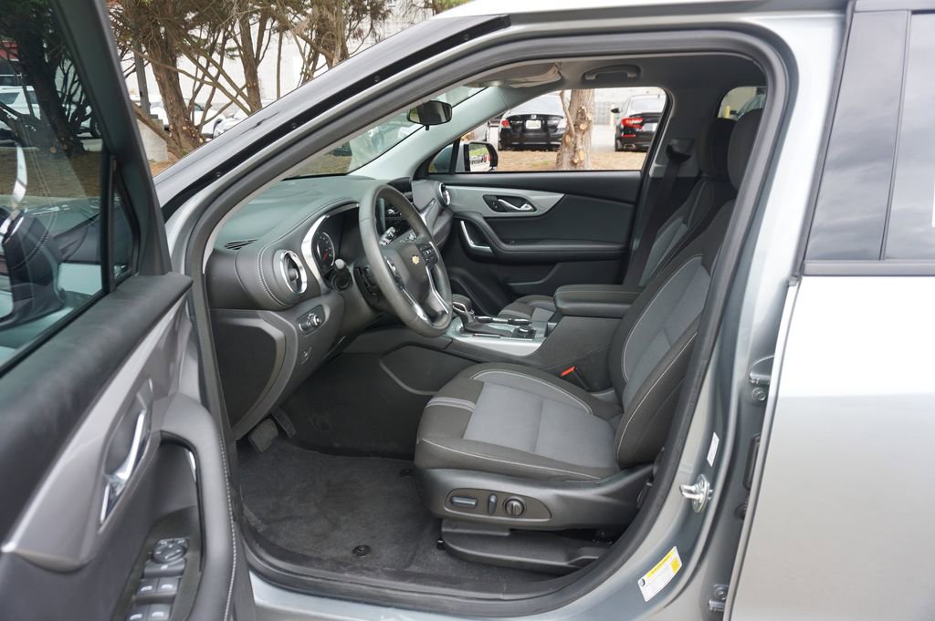 Used 2024 Chevrolet Blazer LT FWD image 2