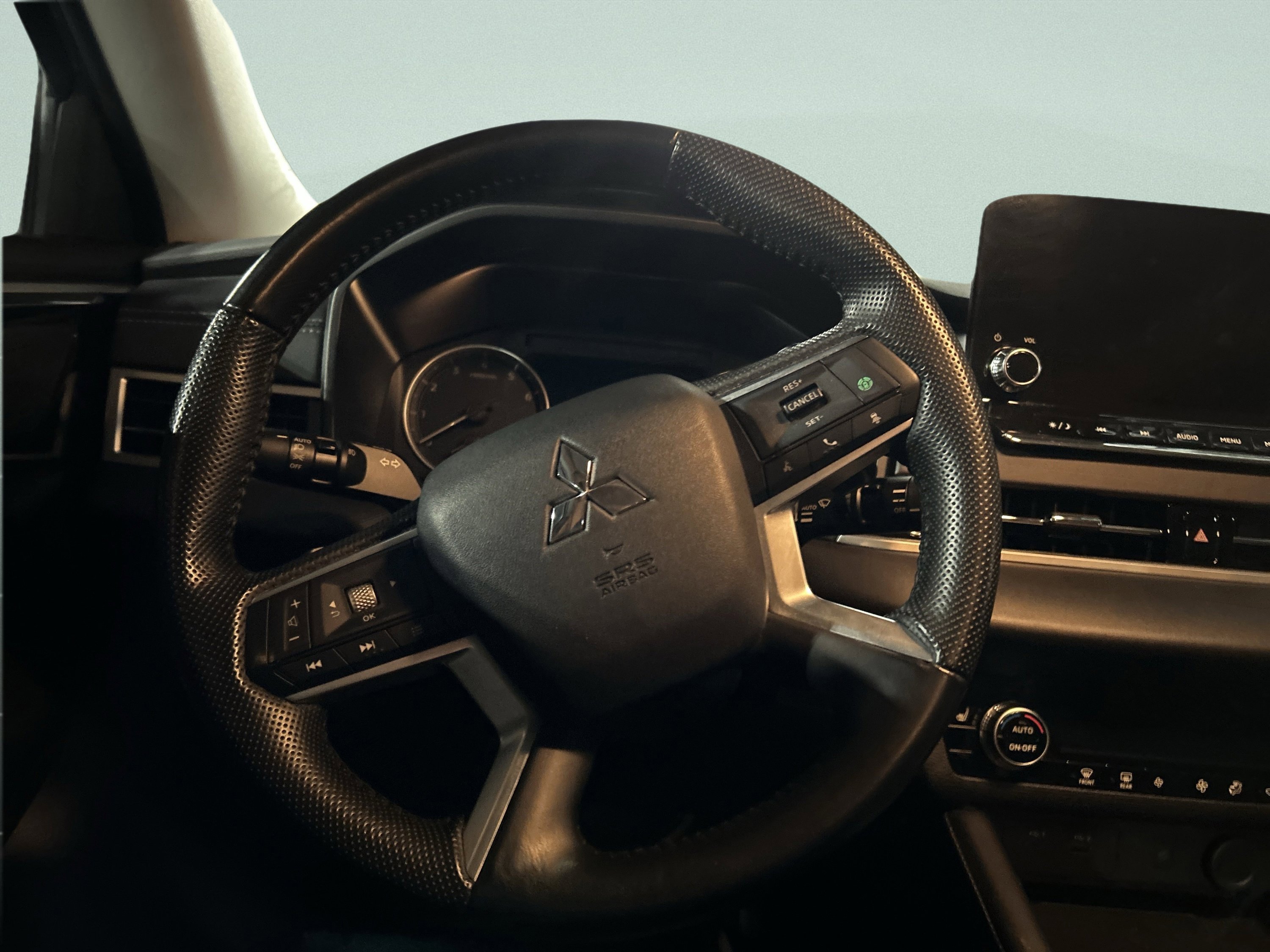 Used 2024 Mitsubishi Outlander SE image 41